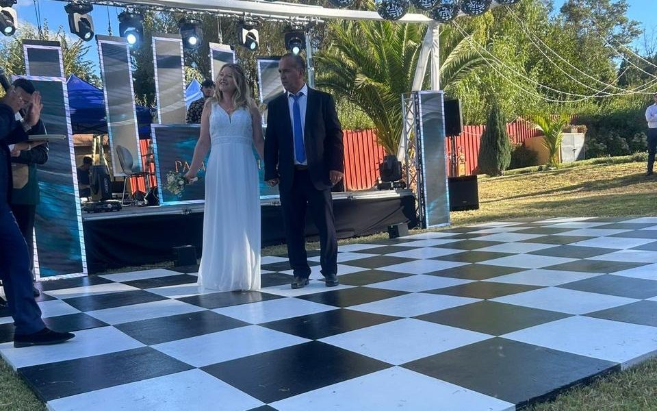 Pista de baile LED instalada en un evento al aire libre